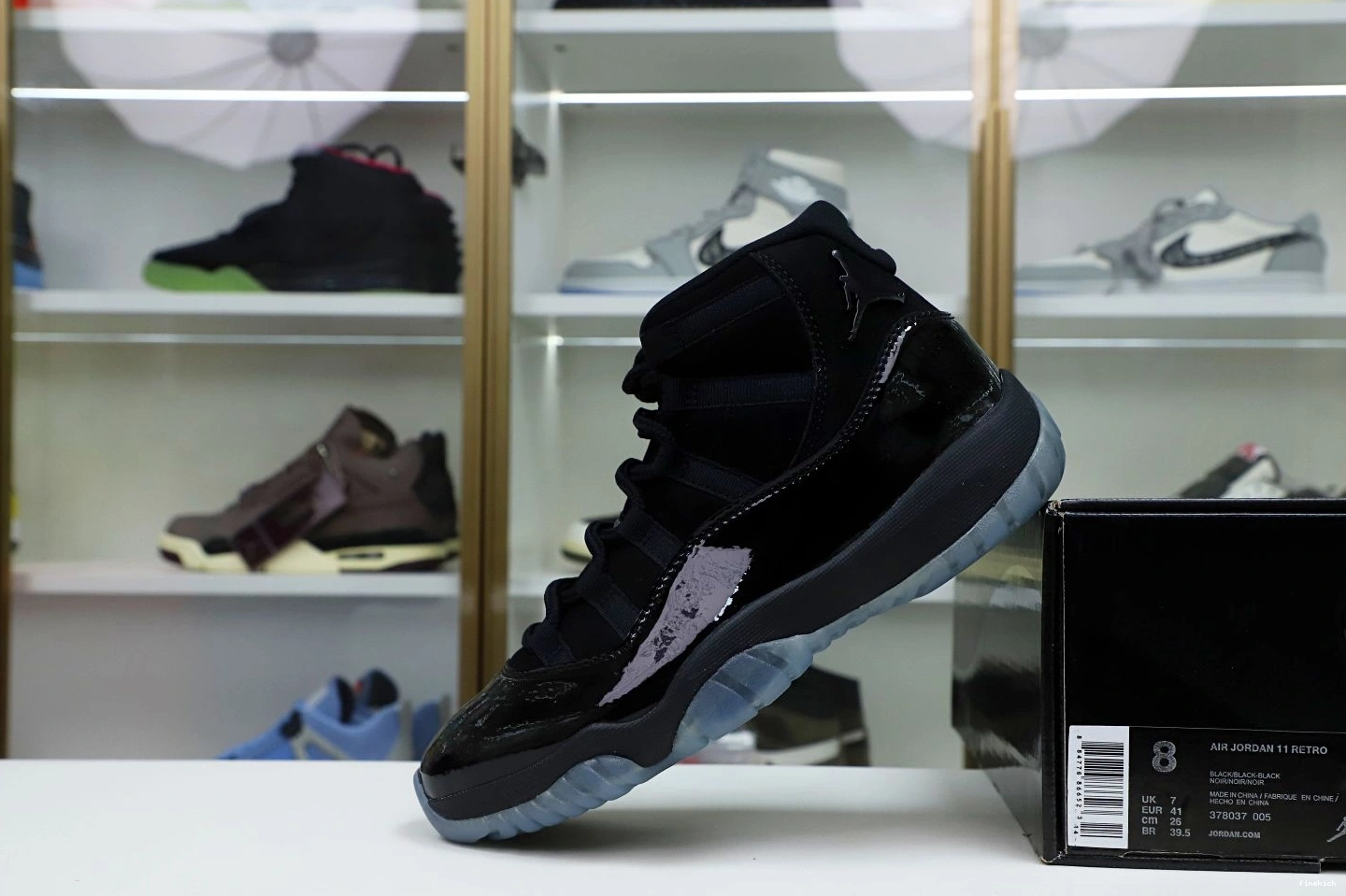 AIR RETRO JORDAN AND 'CAP 11 GOWN' 1115